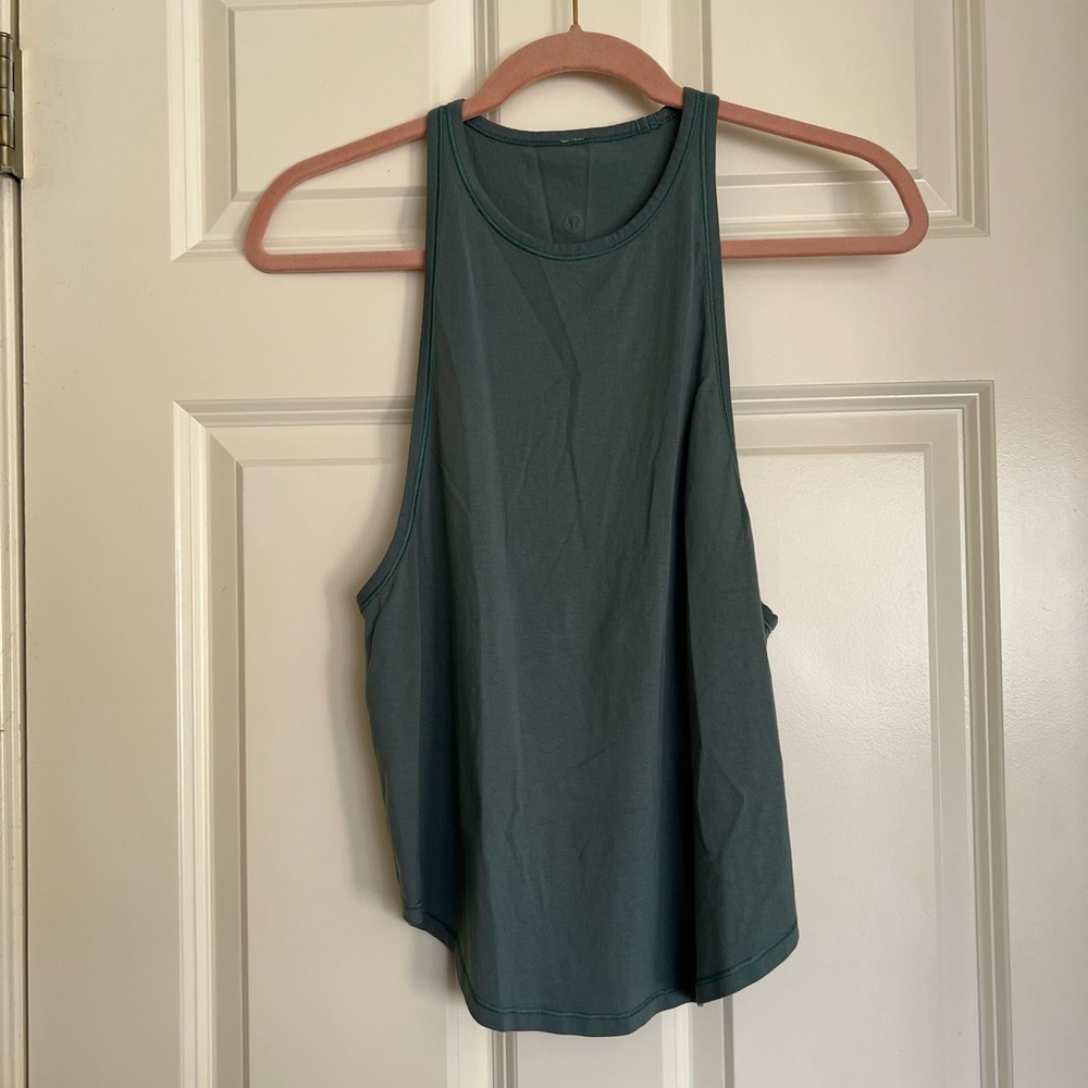 Lululemon muscle tank size 2